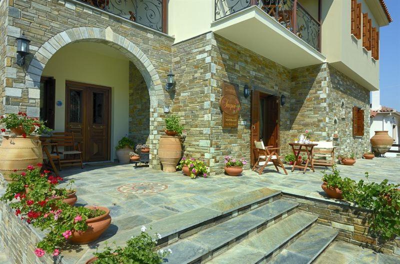 Iatrou Guesthouse Портарія Екстер'єр фото