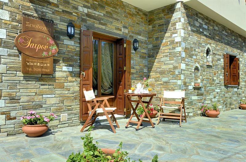 Iatrou Guesthouse Портарія Екстер'єр фото
