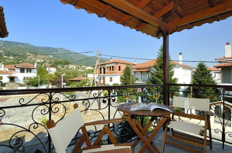 Iatrou Guesthouse Портарія Номер фото