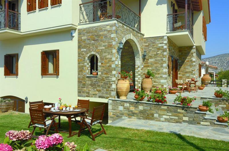 Iatrou Guesthouse Портарія Екстер'єр фото